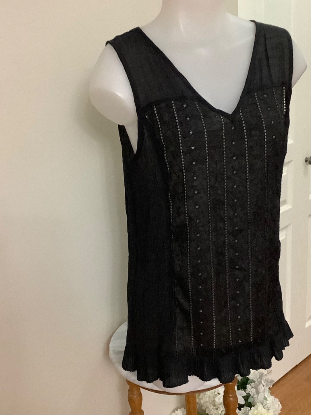 Black Eyelet Top fits M/L 36-38 bust - Picture 11 of 12